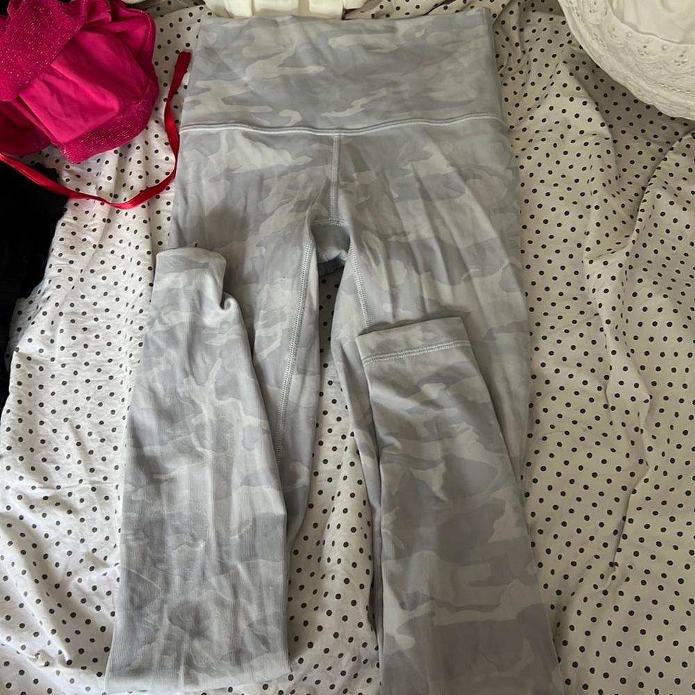 Lululemon Allign 28 inches size 4
